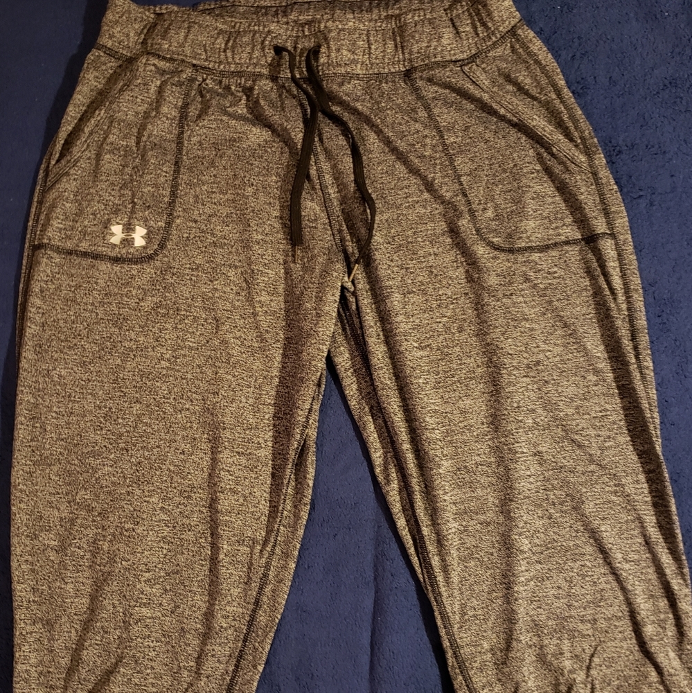 LG Under Armour Gray Capri Joggers